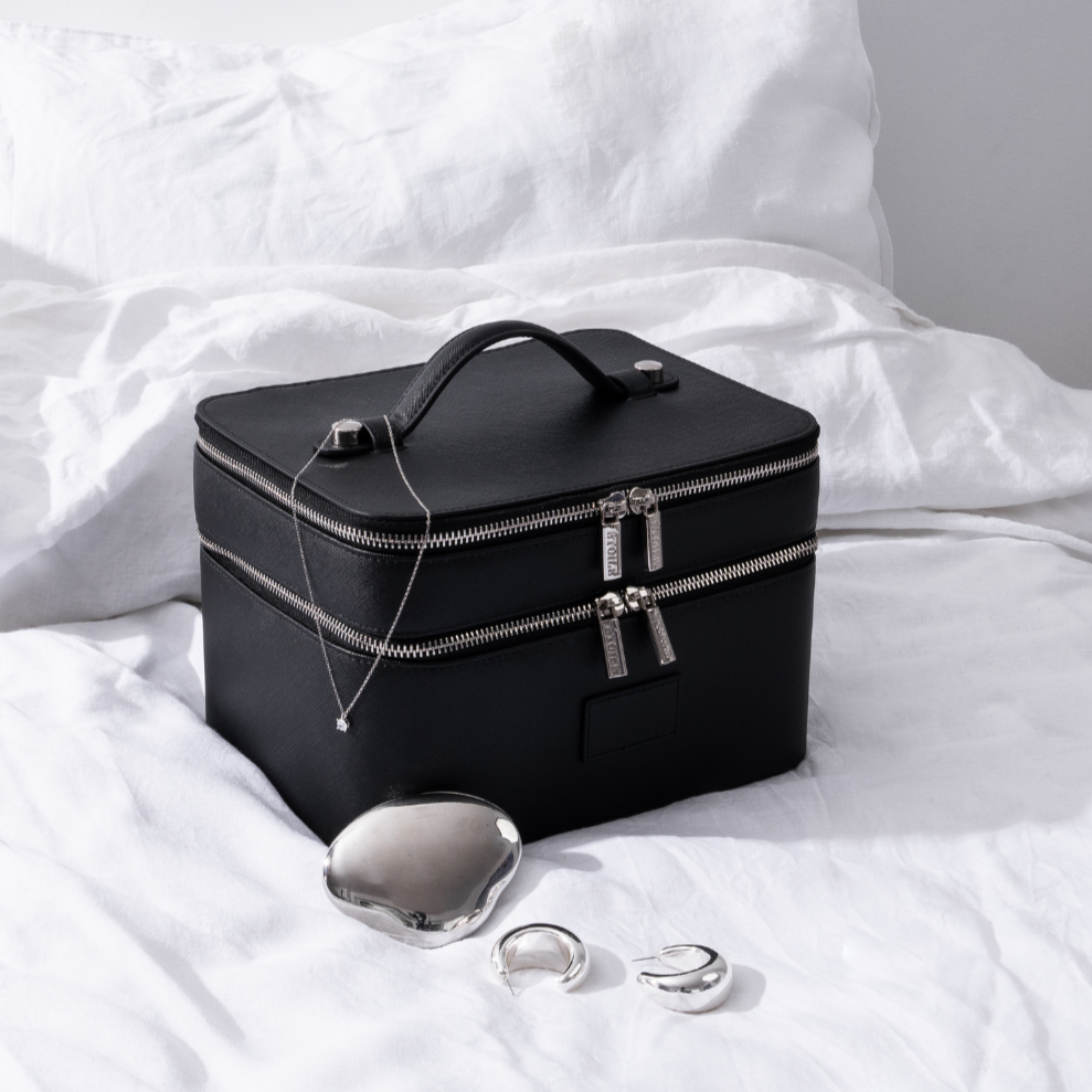 #color_black_silver_hardware
