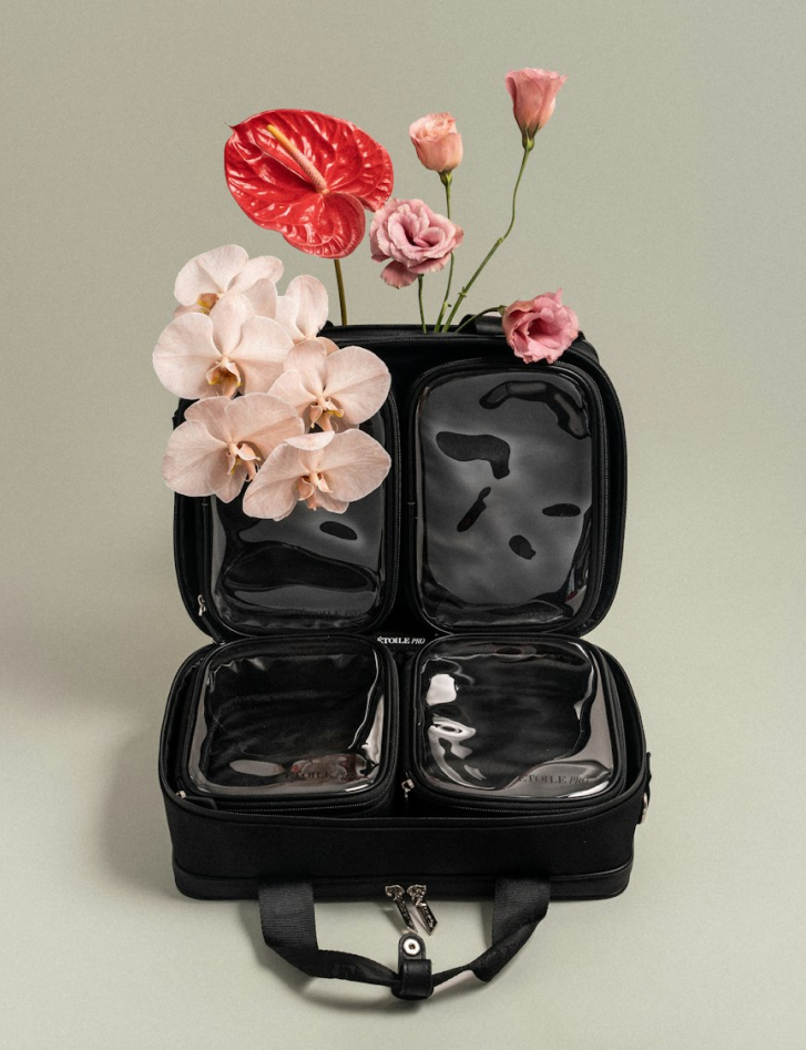 The 9 best travel makeup bags that I recommend as a beauty writer - ETOILE The 9 best travel makeup bags that I recommend as a beauty writer - ETOILE
